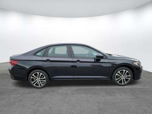 Used 2025 Volkswagen Jetta Sport FWD image 4