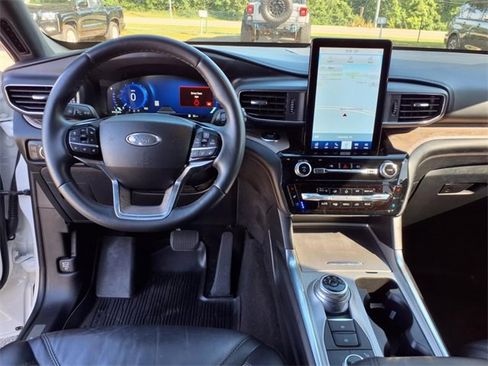 Used 2022 Ford Explorer Platinum w/ Technology Package image 8