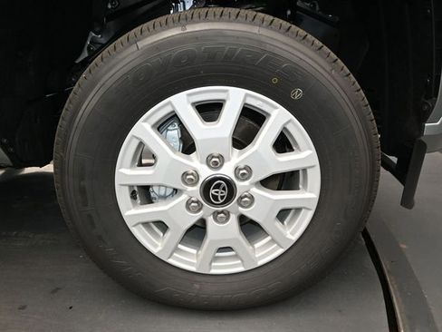 Used 2026 Toyota Tacoma SR5 AWD/4WD image 15