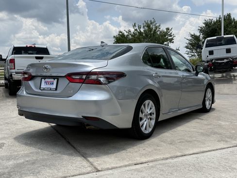Used 2022 Toyota Camry LE FWD image 5