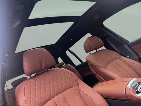 Used 2025 BMW ALPINA XB7 image 28