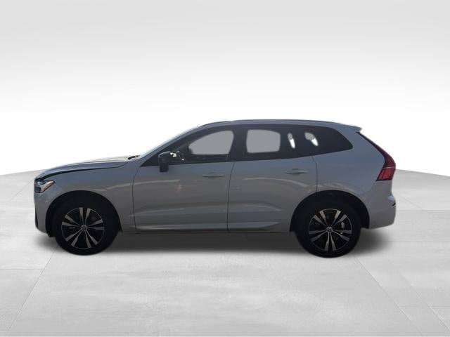 Used 2024 Volvo XC60 B5 Core AWD/4WD image 3
