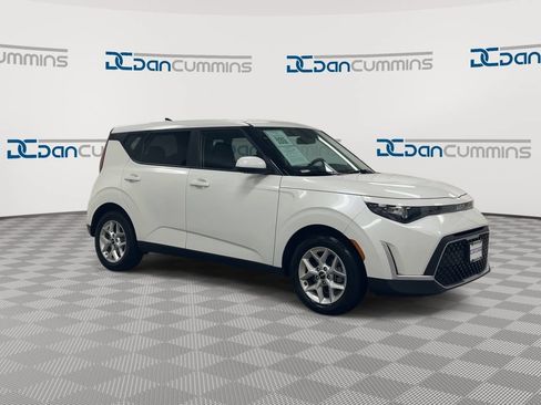 Used 2024 Kia Soul LX w/ Option Group 015 FWD image 2