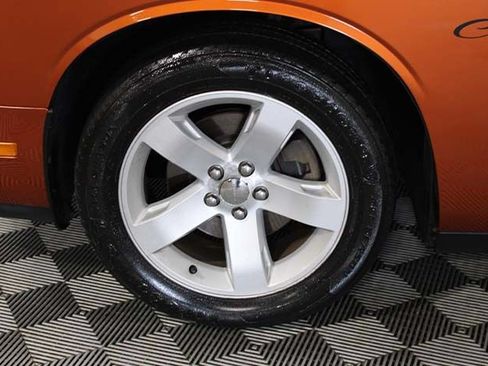 Used 2011 Dodge Challenger RWD image 15