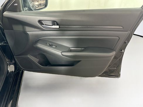 Used 2025 Nissan Altima 2.5 SV image 29