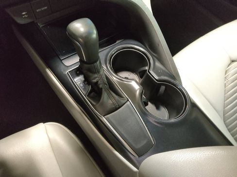 Used 2018 Toyota Camry SE w/ Moonroof Package image 26