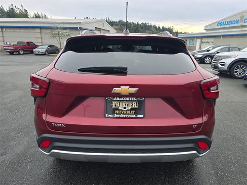 Certified 2025 Chevrolet Trax LT w/ LT Convenience Package image 4