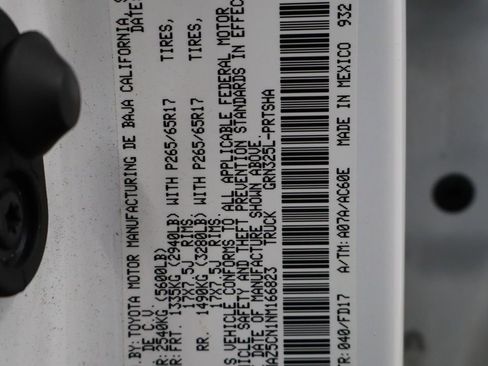 Used 2022 Toyota Tacoma TRD Sport w/ Technology Package image 31