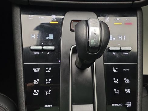 Used 2024 Porsche Macan image 20