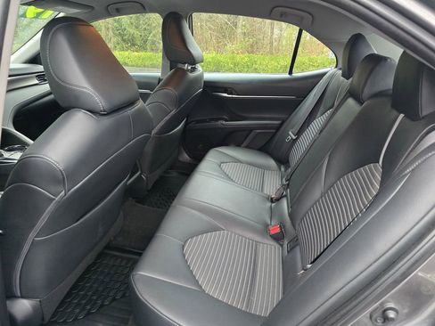 Used 2019 Toyota Camry SE image 9