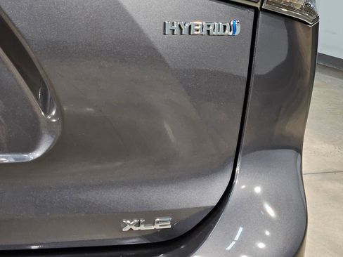Certified 2024 Toyota Highlander XLE AWD/4WD image 39