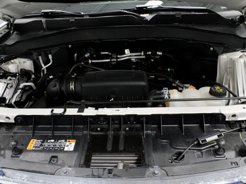 Used 2023 Ford Explorer XLT w/ Equipment Group 202A AWD/4WD image 17