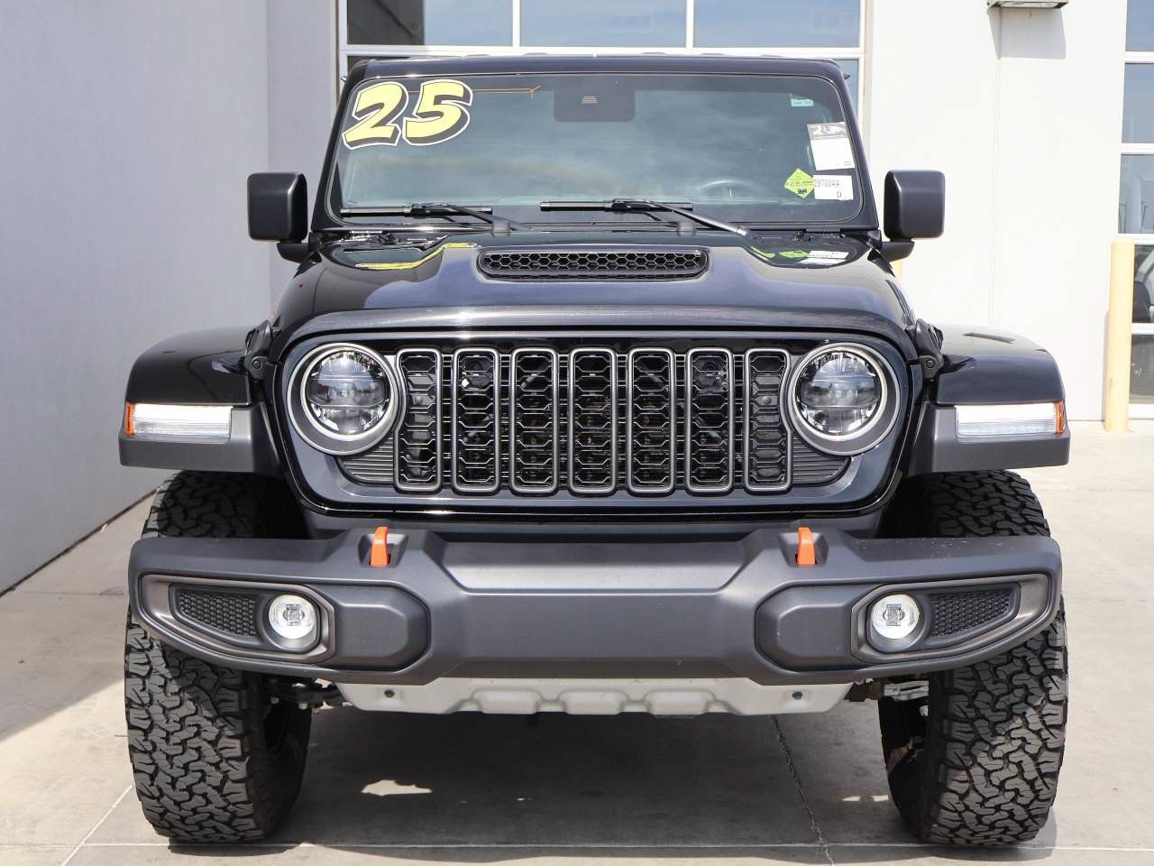 Used 2025 Jeep Gladiator Mojave w/ Safety Group AWD/4WD image 5