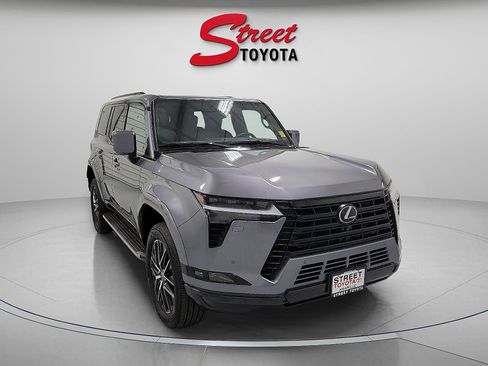 Used 2025 Lexus GX 550 w/ Cold Area Package image 6