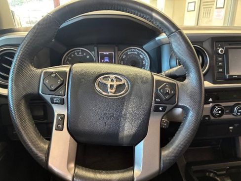 Used 2016 Toyota Tacoma SR5 w/ SR5 Appearance Package (SN) image 14