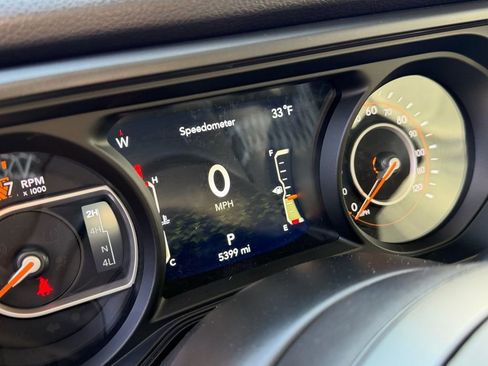 Used 2025 Jeep Wrangler Sport image 16