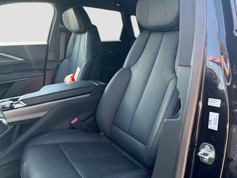 Used 2025 Cadillac Lyriq Luxury w/ LPO, Floor Liner Package AWD/4WD image 21