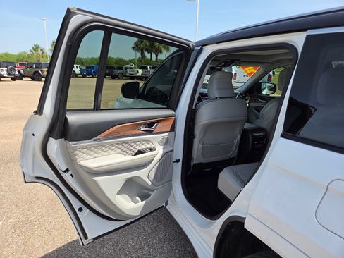 Used 2022 Jeep Grand Cherokee Summit RWD image 14