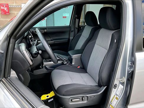 Used 2020 Toyota Tacoma TRD Sport image 8