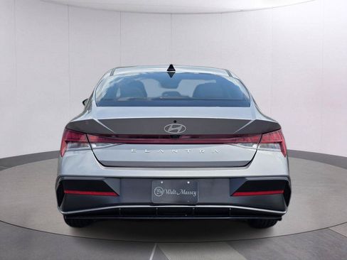 Used 2025 Hyundai Elantra SEL FWD image 6