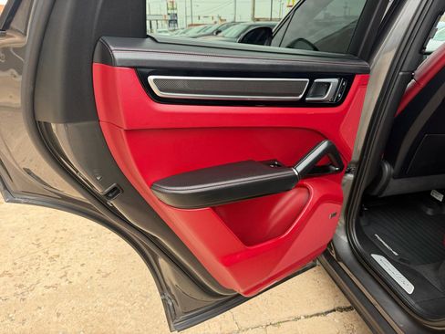 Used 2022 Porsche Cayenne Coupe AWD/4WD image 16