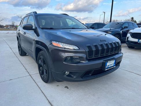 Used 2015 Jeep Cherokee Latitude w/ Comfort/Convenience Group image 2