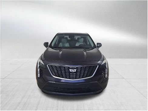 Used 2023 Cadillac XT4 Luxury image 3