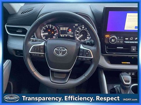 Certified 2023 Toyota Highlander XLE image 15