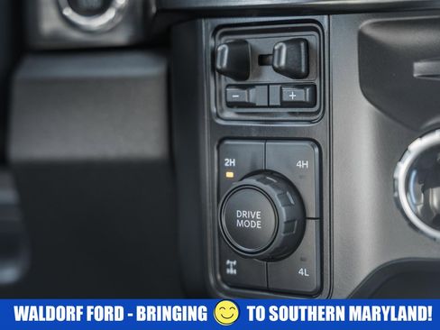 Used 2025 Ford F350 Lariat w/ Chrome Package image 32