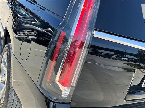 Used 2020 Cadillac Escalade Luxury RWD image 27