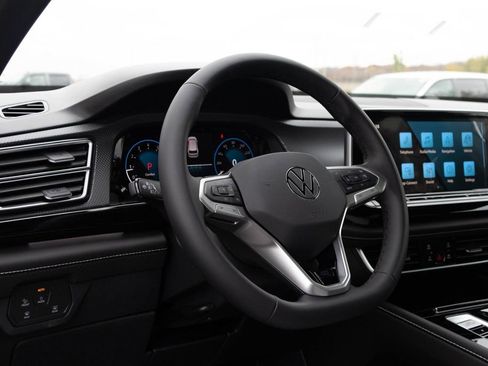 New 2026 Volkswagen Atlas Cross Sport SEL Premium R-Line AWD/4WD image 32