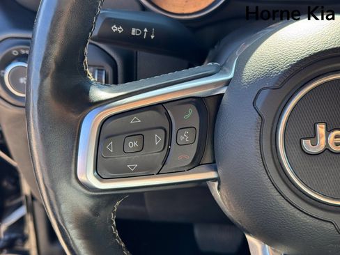 Used 2018 Jeep Wrangler Unlimited Sahara AWD/4WD image 18