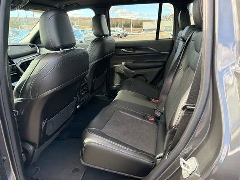 New 2025 Jeep Grand Cherokee 4WD image 7