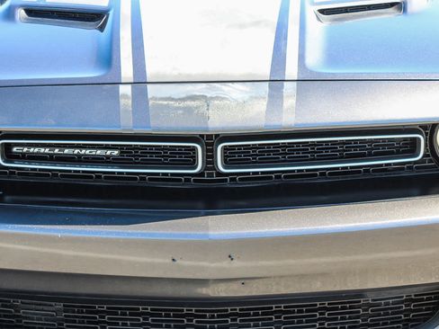 Used 2019 Dodge Challenger SXT RWD image 5