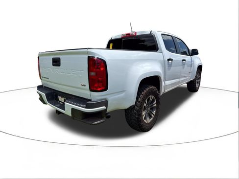 Used 2022 Chevrolet Colorado Z71 AWD/4WD image 2