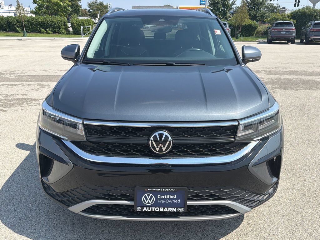 Certified 2023 Volkswagen Taos SE w/ Panoramic Sunroof Package AWD/4WD image 2