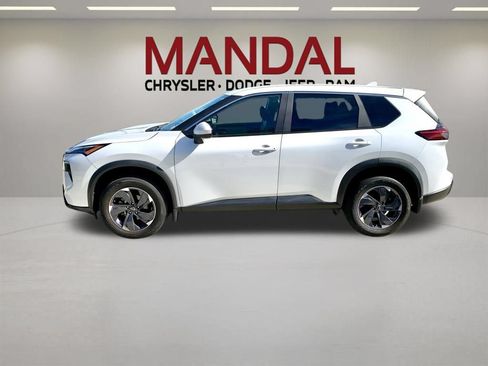Used 2025 Nissan Rogue SV FWD image 8
