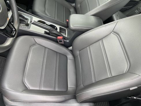 Used 2022 Volkswagen Passat 2.0T SE FWD image 19