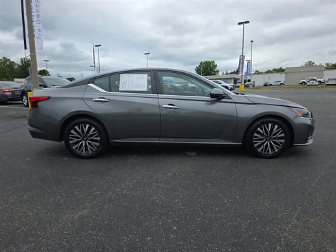 Used 2023 Nissan Altima 2.5 SV FWD image 3