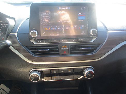 Used 2024 Nissan Altima 2.5 SV FWD image 5