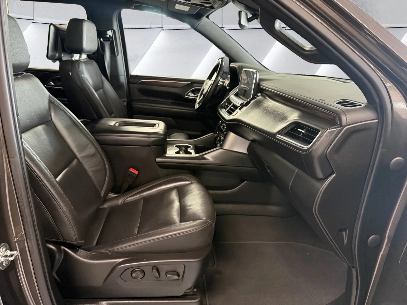 Used 2021 Chevrolet Suburban LT w/ Rear Media and Nav Package AWD/4WD image 16