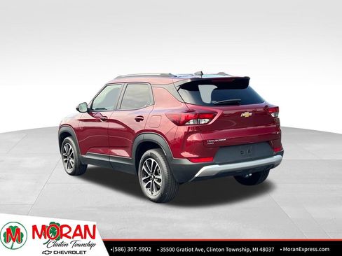 Used 2025 Chevrolet TrailBlazer LT AWD/4WD image 4