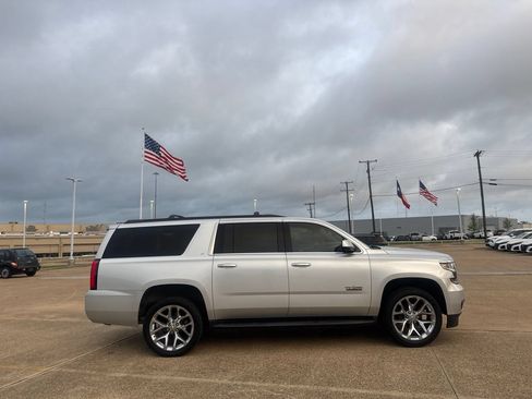 Used 2020 Chevrolet Suburban LT w/ Texas Edition Package RWD image 26