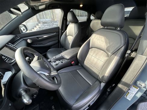 Certified 2023 INFINITI QX55 Essential image 15