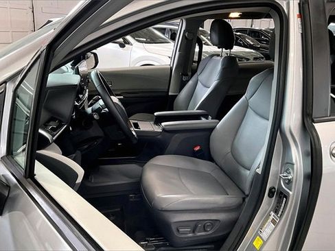 Used 2021 Toyota Sienna XLE image 21