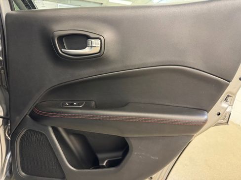 Used 2019 Jeep Compass Trailhawk AWD/4WD image 26