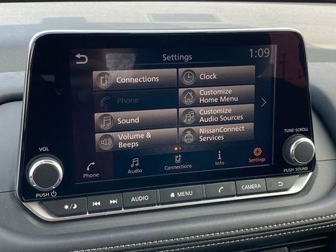 Used 2024 Nissan Rogue SV image 17