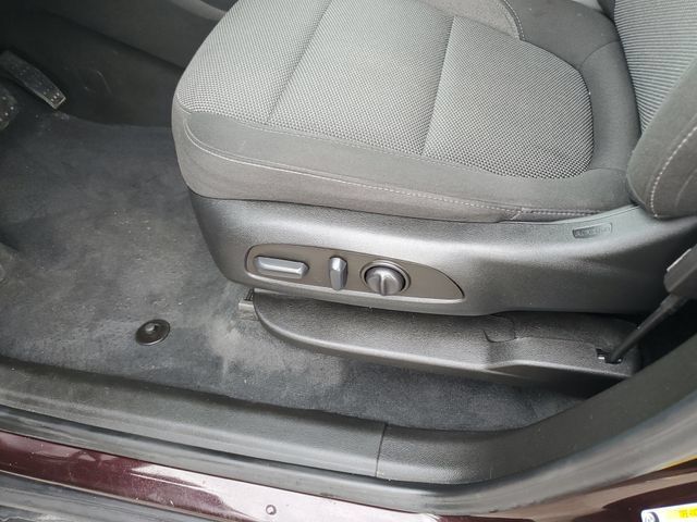 Used 2023 Chevrolet Traverse LT FWD image 18