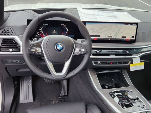 New 2026 BMW X5 xDrive50e w/ Premium Package AWD/4WD image 11