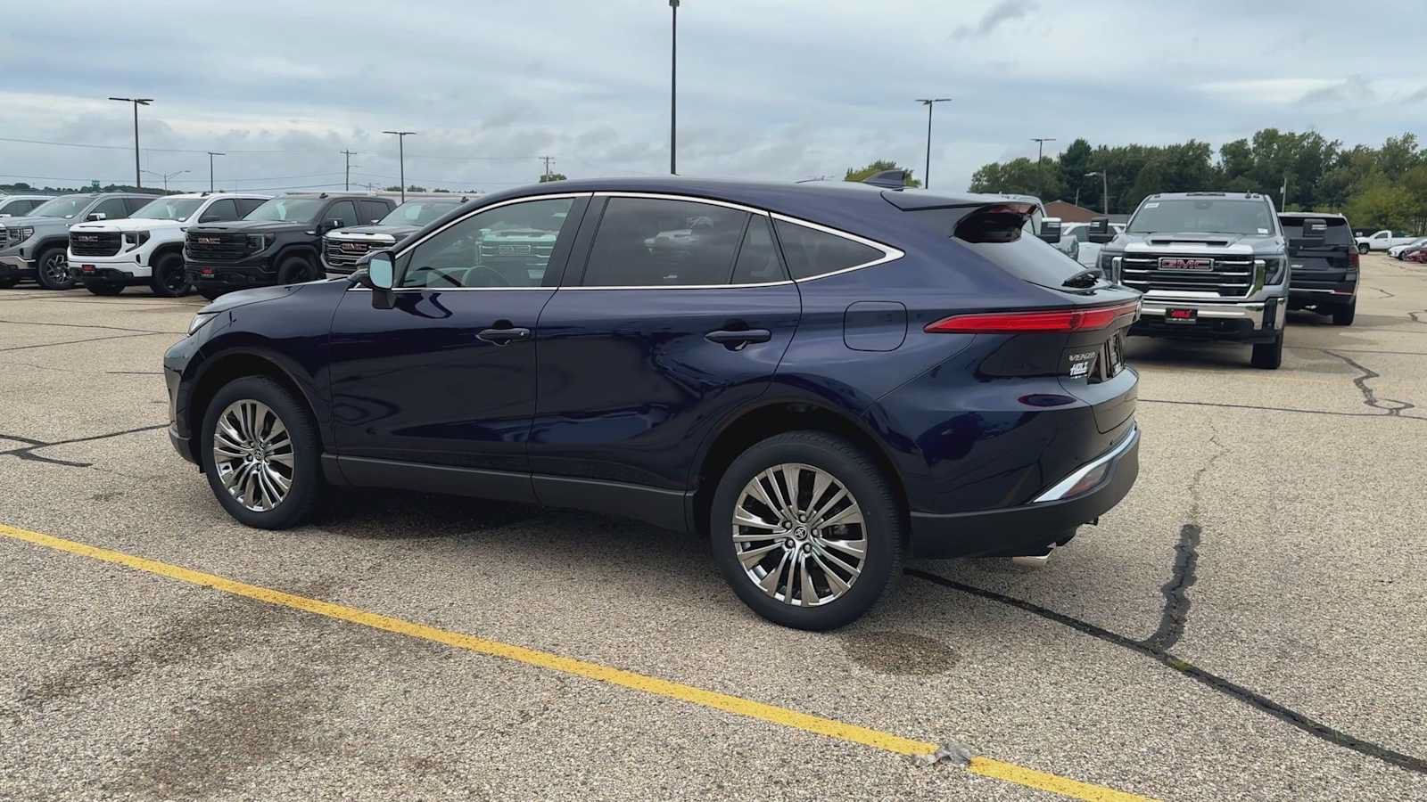 Used 2024 Toyota Venza Limited AWD/4WD image 9
